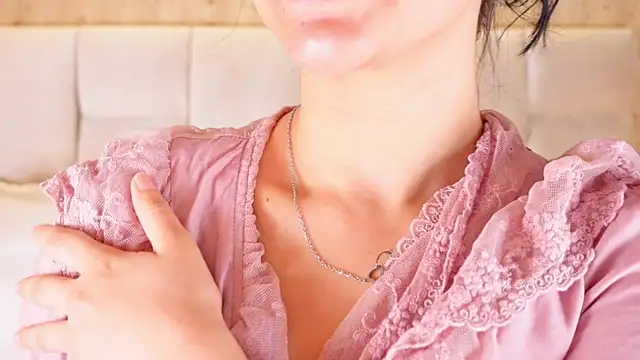 KiraKayleigh1 online show from 07-05-26, 12:12