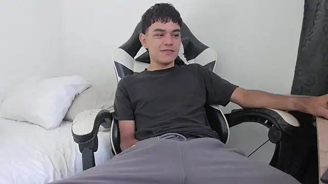 Snapshot of ronaldmq20 chatting on 04-02-26, 04:15 ronaldmq20 online show from 04-02-26, 04:15