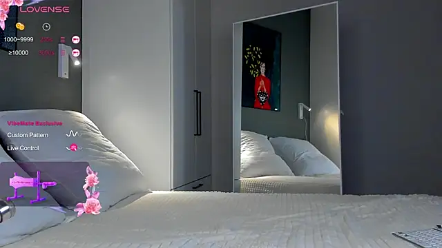 Snapshot of Caroline_Smitt chatting on 03-10-25, 07:29 Caroline Smitt online show from 03-10-25, 07:29