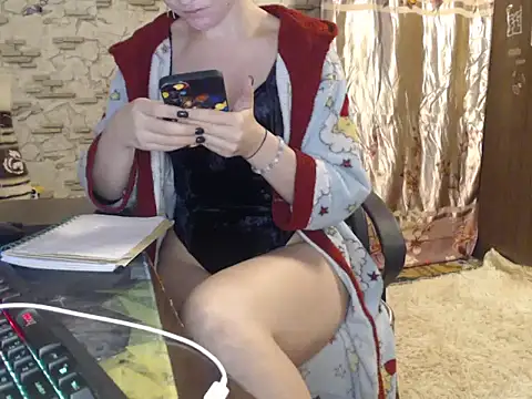 Snapshot of _Kitti_ chatting on 12-13-24, 03:38 Kitti online show from 12-13-24, 03:38