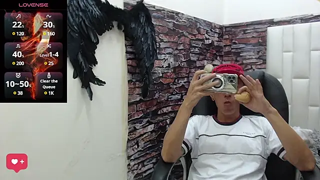 Snapshot of andy_dwels777 chatting on 01-22-25, 10:48 andy dwels777 online show from 01-22-25, 10:48