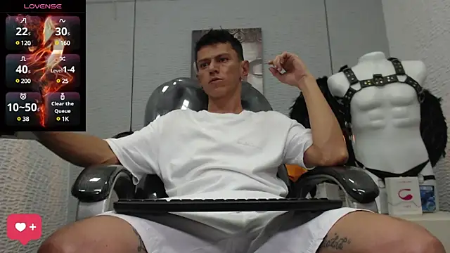 Snapshot of andy_dwels777 chatting on 02-02-25, 10:17 andy dwels777 online show from 02-02-25, 10:17