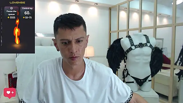 Snapshot of andy_dwels777 chatting on 02-09-25, 08:02 andy dwels777 online show from 02-09-25, 08:02