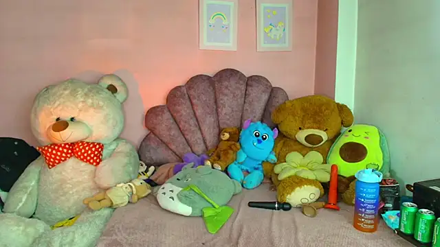 Snapshot of Pocahontascute_33 chatting on 02-15-26, 07:51 Pocahontascute 33 online show from 02-15-26, 07:51