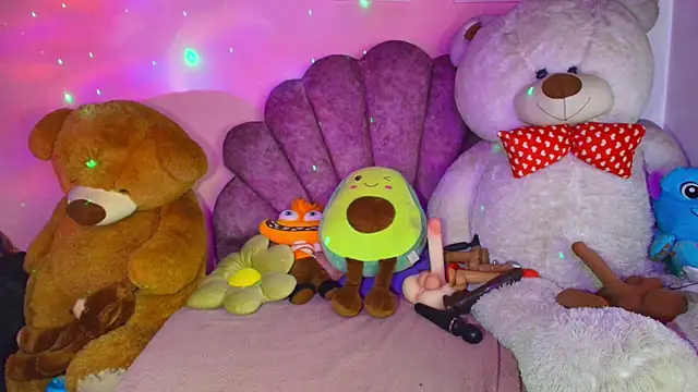 Snapshot of Pocahontascute_33 chatting on 04-10-26, 05:23 Pocahontascute 33 online show from 04-10-26, 05:23