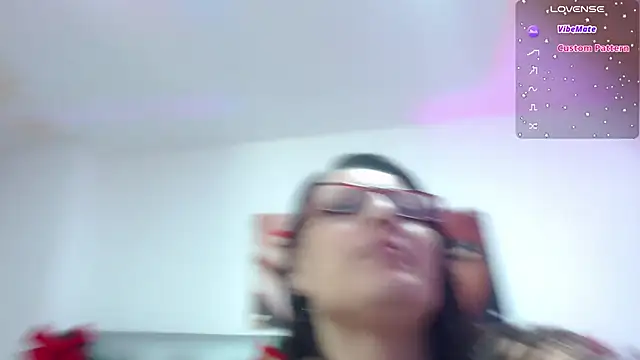 Snapshot of horny-juliette chatting on 12-25-24, 09:22 horny-juliette online show from 12-25-24, 09:22