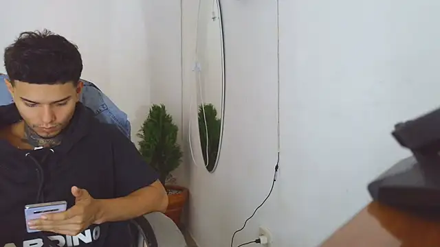 Skartoliver online show from 10-21-25, 01:01