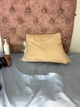 Snapshot of LUISA_SEXY_ chatting on 02-27-26, 03:39 LUISA SEXY online show from 02-27-26, 03:39