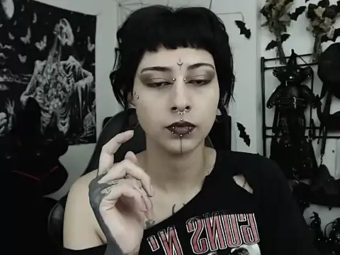 Snapshot of n0sferatus__ chatting on 06-13-26, 02:53 n0sferatus online show from 06-13-26, 02:53