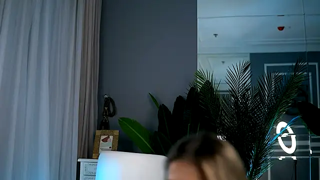 KellyMathews online show from 09-10-25, 02:11