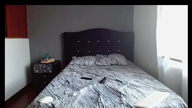 Snapshot of Emilia_1995 chatting on 03-20-26, 04:56 Emilia 1995 online show from 03-20-26, 04:56