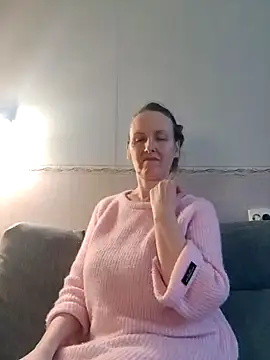 Snapshot of Evelina_cute chatting on 12-10-24, 07:26 Evelina cute online show from 12-10-24, 07:26