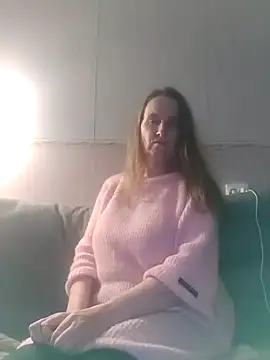 Snapshot of Evelina_cute chatting on 12-15-24, 06:48 Evelina cute online show from 12-15-24, 06:48