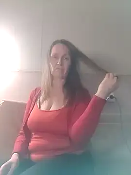 Snapshot of Evelina_cute chatting on 12-25-24, 08:50 Evelina cute online show from 12-25-24, 08:50