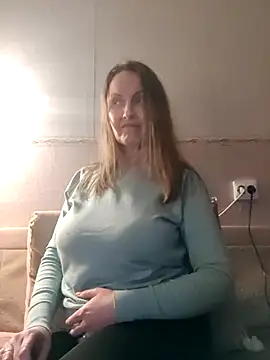 Snapshot of Evelina_cute chatting on 01-02-25, 07:40 Evelina cute online show from 01-02-25, 07:40