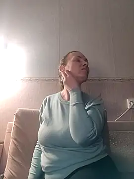 Snapshot of Evelina_cute chatting on 01-18-25, 06:53 Evelina cute online show from 01-18-25, 06:53