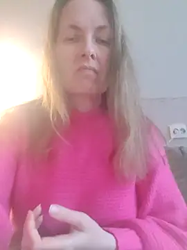 Snapshot of Evelina_cute chatting on 01-27-25, 12:05 Evelina cute online show from 01-27-25, 12:05