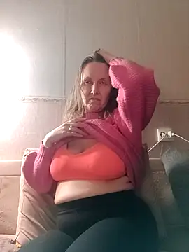 Snapshot of Evelina_cute chatting on 01-28-25, 10:01 Evelina cute online show from 01-28-25, 10:01