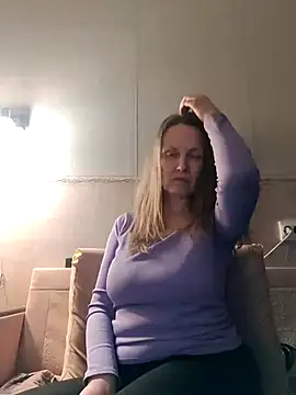 Snapshot of Evelina_cute chatting on 02-02-25, 03:28 Evelina cute online show from 02-02-25, 03:28