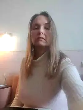 Snapshot of Evelina_cute chatting on 02-19-25, 10:56 Evelina cute online show from 02-19-25, 10:56