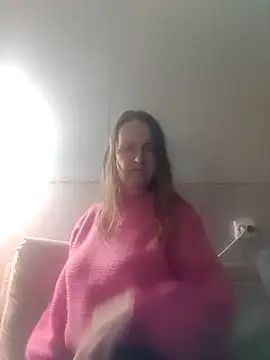 Snapshot of Evelina_cute chatting on 02-20-25, 04:14 Evelina cute online show from 02-20-25, 04:14