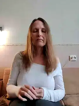 Snapshot of Evelina_cute chatting on 02-27-25, 10:59 Evelina cute online show from 02-27-25, 10:59