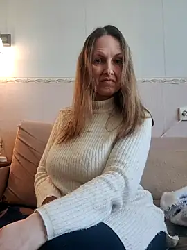 Snapshot of Evelina_cute chatting on 03-19-25, 09:06 Evelina cute online show from 03-19-25, 09:06