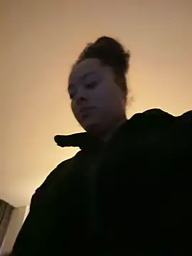 Snapshot of DhaTruth chatting on 12-22-24, 03:22 DhaTruth online show from 12-22-24, 03:22