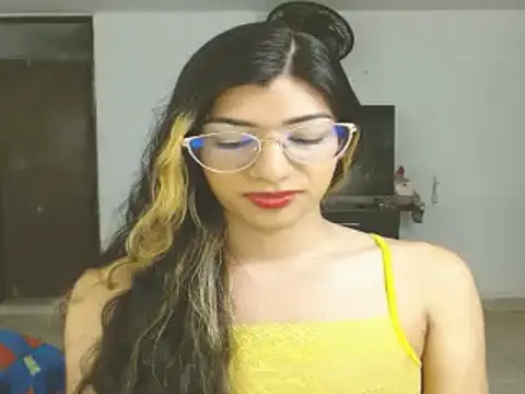 engielphoenis14 online show from 12-04-24, 10:19