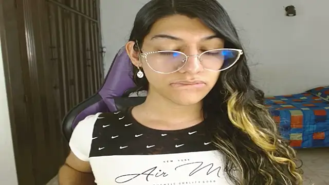 engielphoenis14 online show from 10-09-25, 10:41