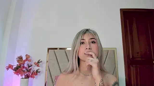 LucyJhonnsonn online show from 12-07-24, 12:41