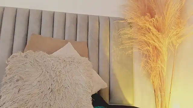 LucyJhonnsonn online show from 01-17-25, 03:45