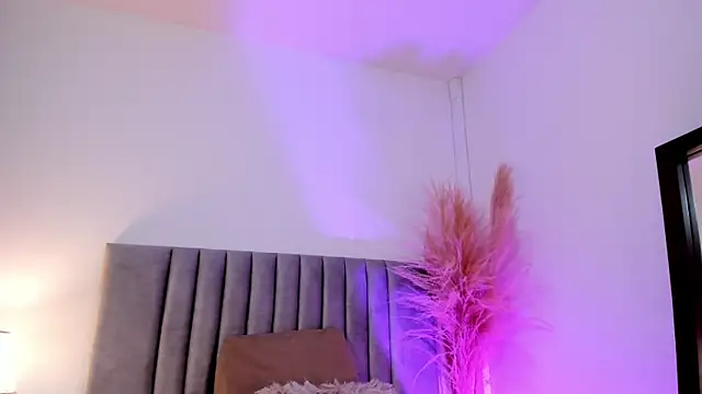 LucyJhonnsonn online show from 01-28-25, 12:47