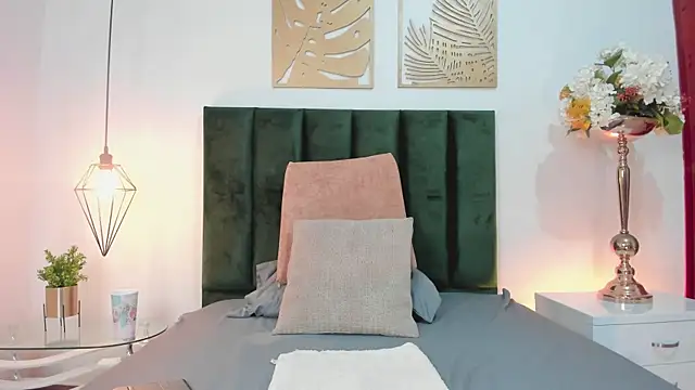 LucyJhonnsonn online show from 02-02-25, 12:51