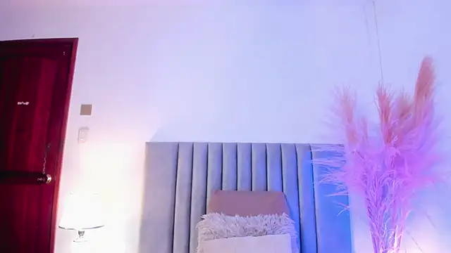 LucyJhonnsonn online show from 02-04-25, 01:13