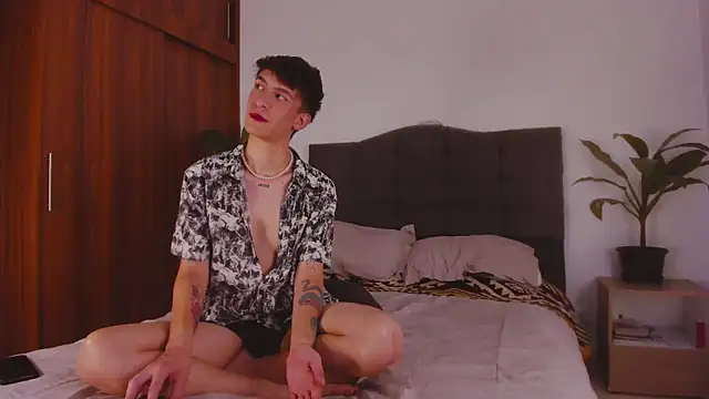 2gays 1Str8 online show from 02-04-25, 09:20