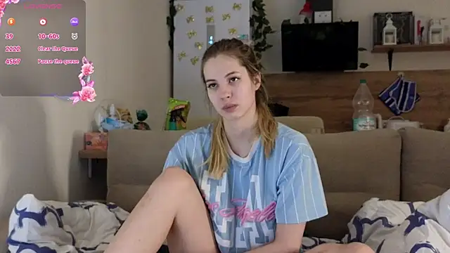 Girl alone home online show from 03-09-25, 01:46