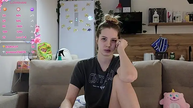 Girl alone home online show from 03-09-25, 06:21