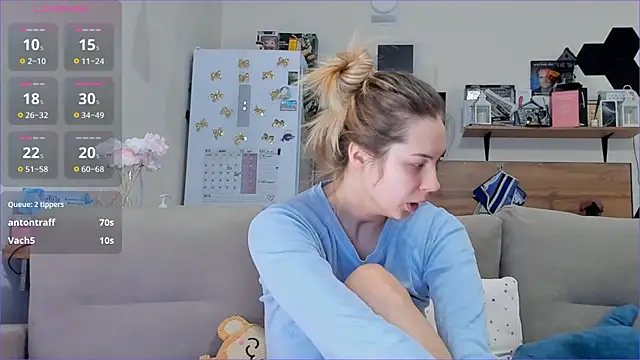 Girl alone home online show from 11-28-25, 04:26