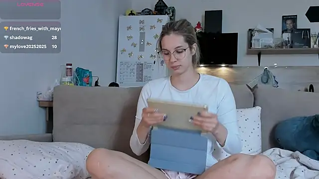 Girl alone home online show from 06-05-26, 06:52