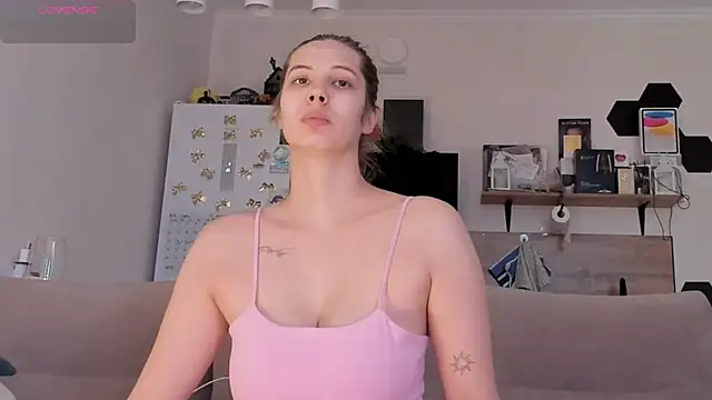 Snapshot of Girl_alone_home chatting on 07-12-26, 04:09 Girl alone home online show from 07-12-26, 04:09
