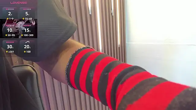 Snapshot of Tiff_Valentine chatting on 02-10-25, 09:15 Tiff Valentine online show from 02-10-25, 09:15