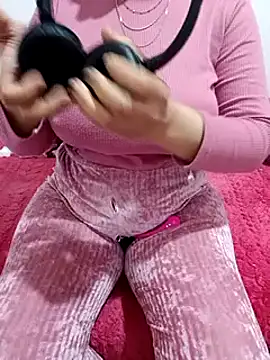 Snapshot of Saakoora chatting on 02-13-25, 12:32 Saakoora online show from 02-13-25, 12:32