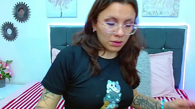 karlamorris  online show from 01-04-25, 04:22