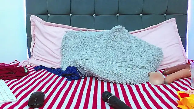 karlamorris  online show from 01-05-25, 08:21