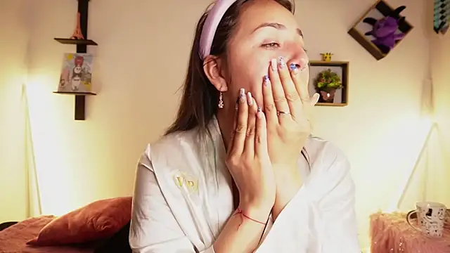 Snapshot of Sophy_SmileSweet chatting on 10-22-25, 11:32 Sophy SmileSweet online show from 10-22-25, 11:32