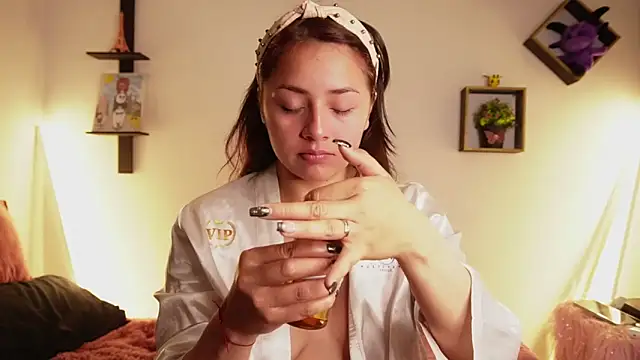 Snapshot of Sophy_SmileSweet chatting on 11-18-25, 11:58 Sophy SmileSweet online show from 11-18-25, 11:58