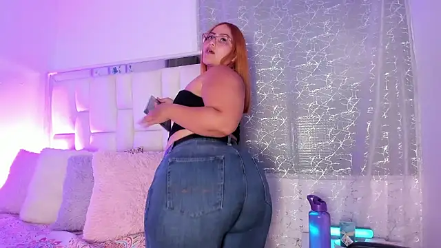 Snapshot of LeahxBarker chatting on 02-13-26, 01:45 LeahxBarker online show from 02-13-26, 01:45