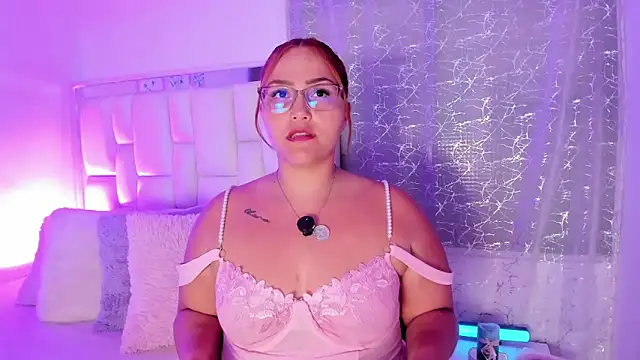 Snapshot of LeahxBarker chatting on 02-17-26, 01:57 LeahxBarker online show from 02-17-26, 01:57