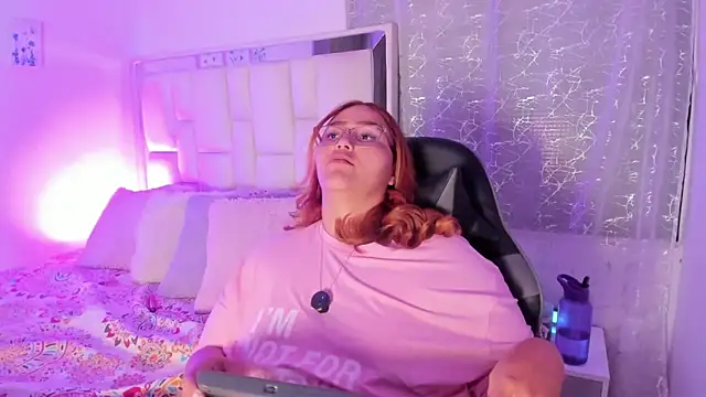 Snapshot of LeahxBarker chatting on 03-21-26, 08:19 LeahxBarker online show from 03-21-26, 08:19